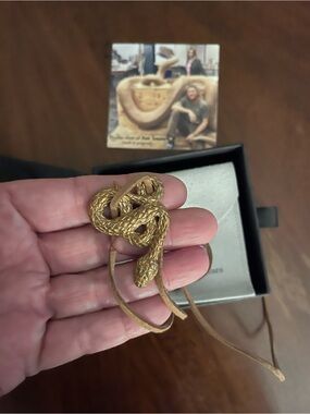 SCULPTURE ARTIST BRAD OLDHAM GOLD TONE RAT SNAKE CHARM ON LEATHER STRAP NECKLACE